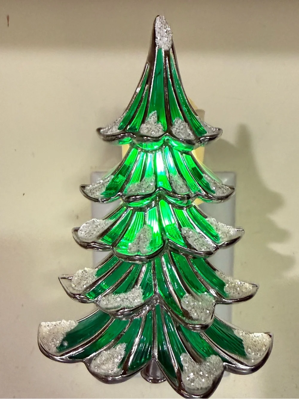 Green fir tree Holiday Wall Accent wallflower plug